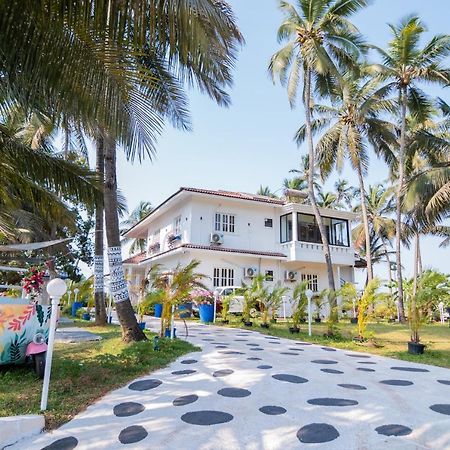 White House In Goa, Truly Amazing Experience Bed and Breakfast Saligao Eksteriør billede