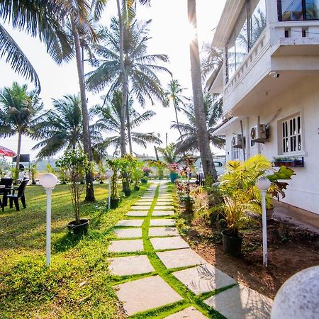 White House In Goa, Truly Amazing Experience Bed and Breakfast Saligao Eksteriør billede