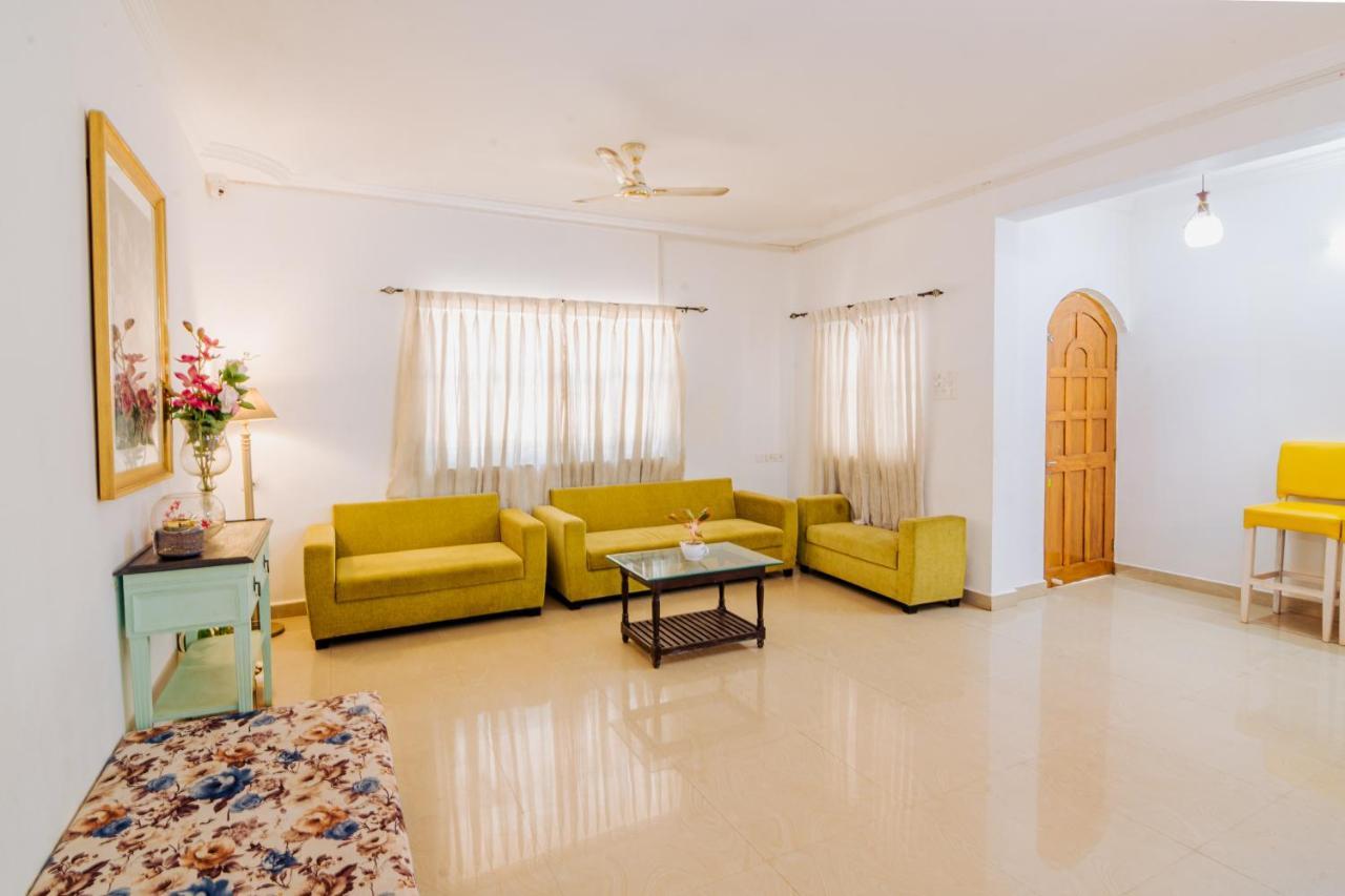 White House In Goa, Truly Amazing Experience Bed and Breakfast Saligao Eksteriør billede
