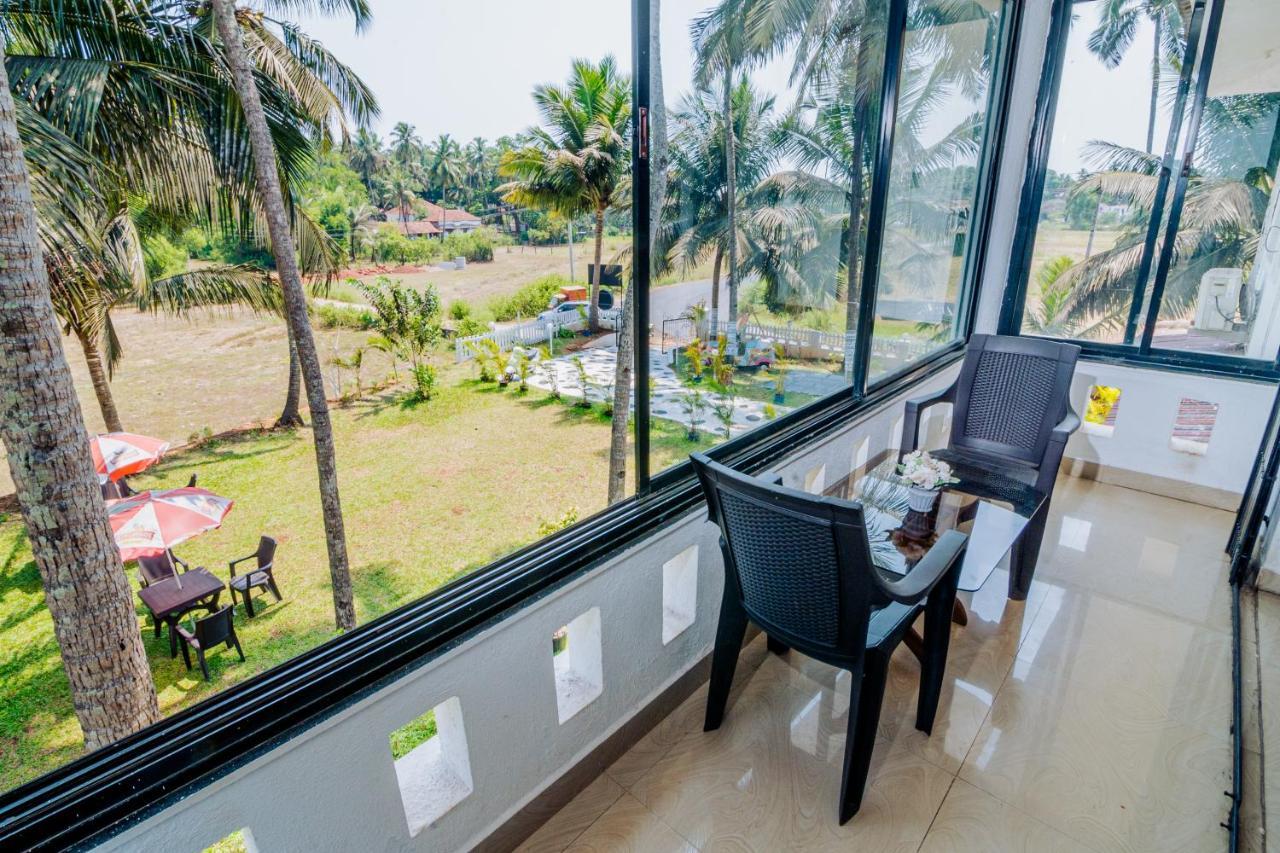 White House In Goa, Truly Amazing Experience Bed and Breakfast Saligao Eksteriør billede
