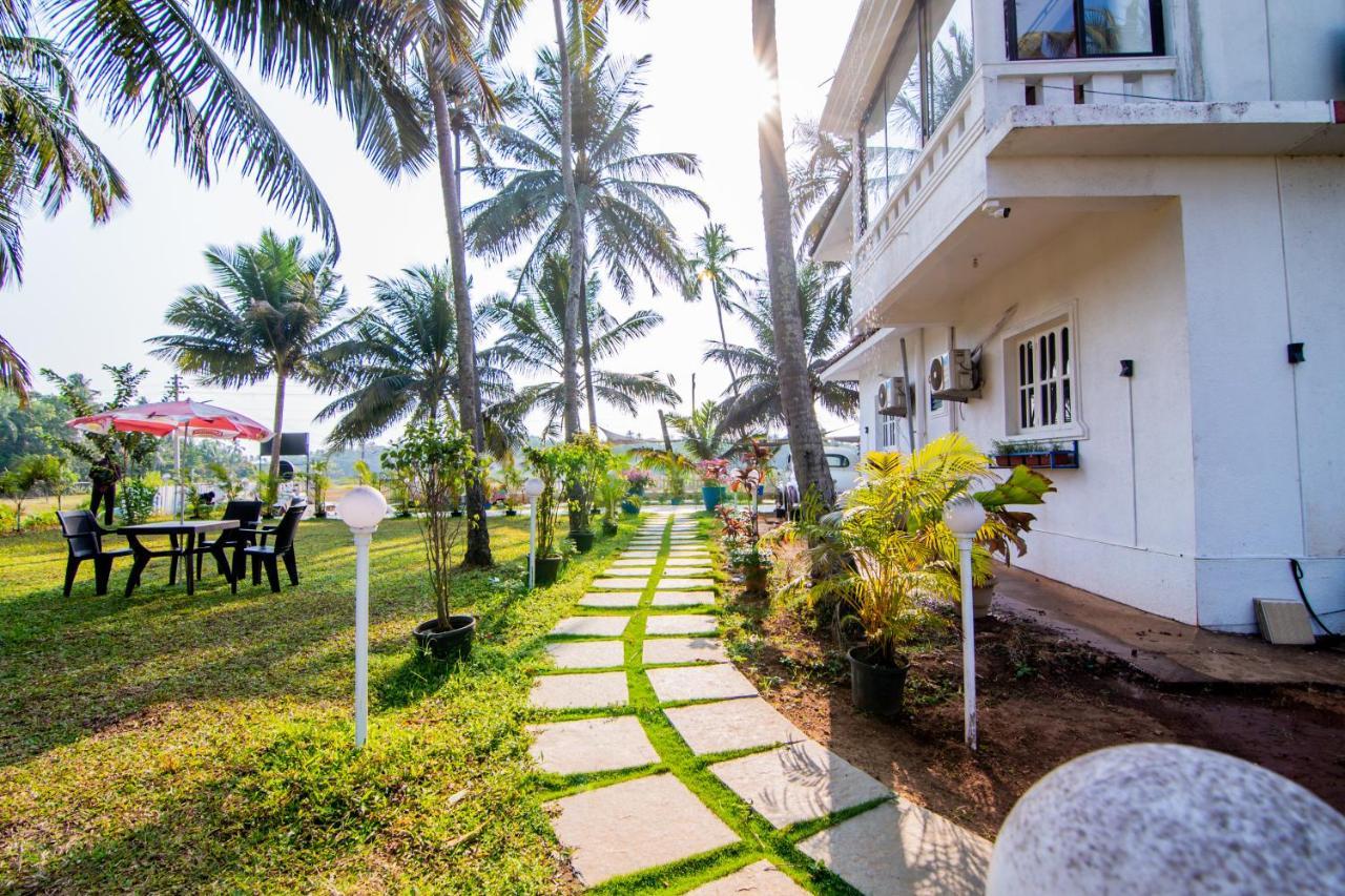 White House In Goa, Truly Amazing Experience Bed and Breakfast Saligao Eksteriør billede