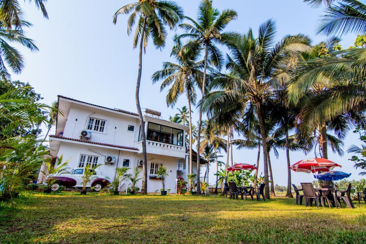 White House In Goa, Truly Amazing Experience Bed and Breakfast Saligao Eksteriør billede