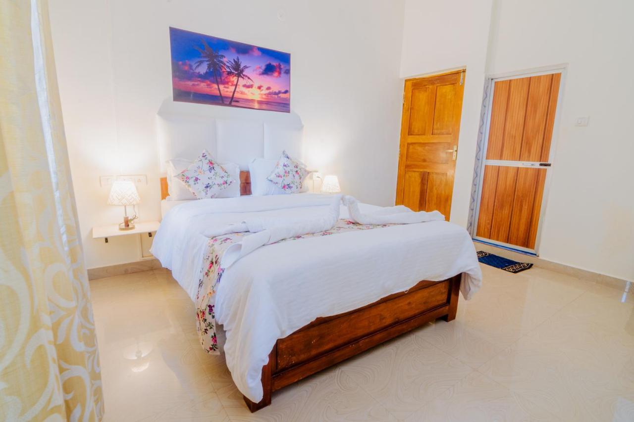 White House In Goa, Truly Amazing Experience Bed and Breakfast Saligao Eksteriør billede