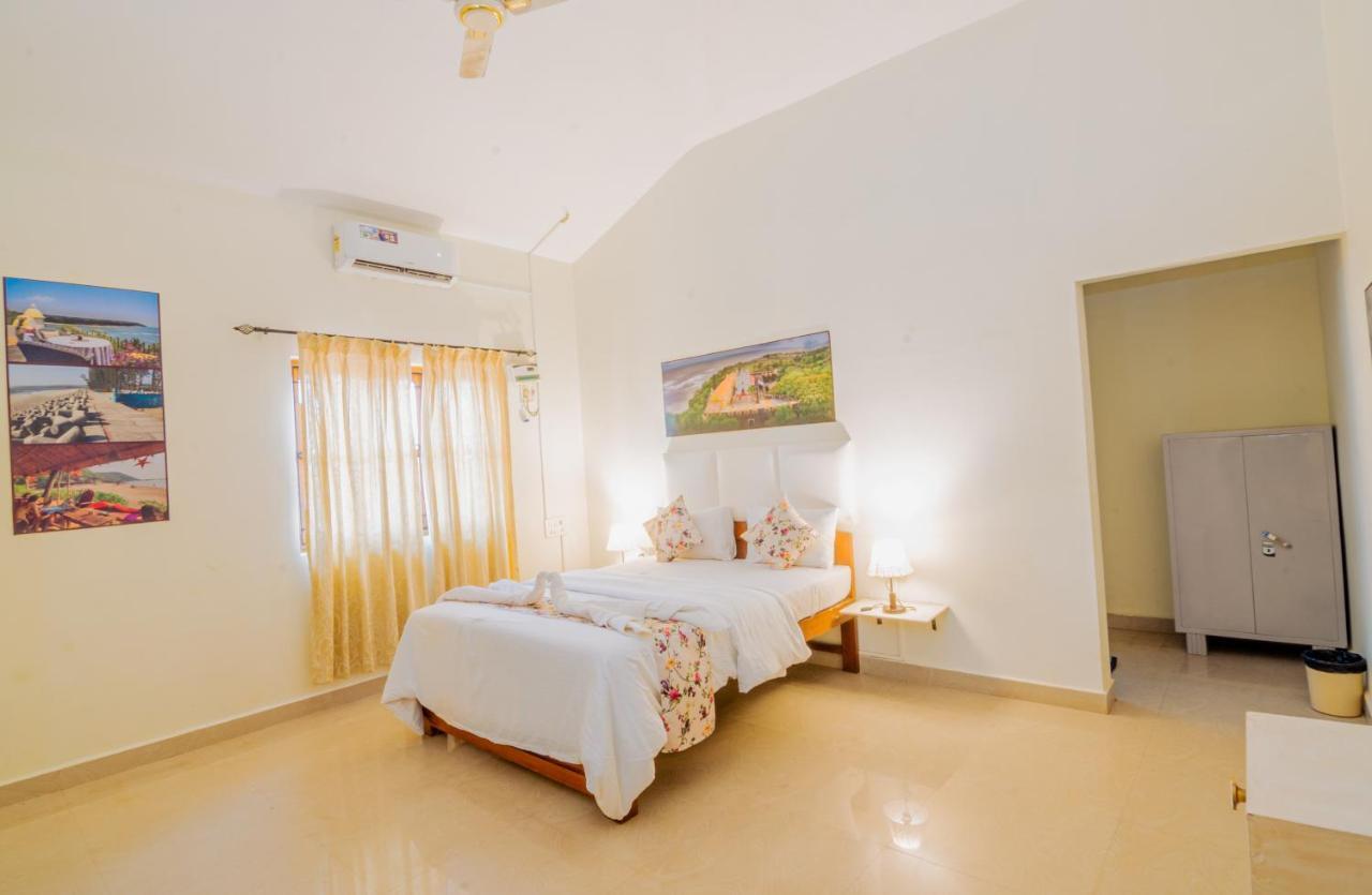 White House In Goa, Truly Amazing Experience Bed and Breakfast Saligao Eksteriør billede