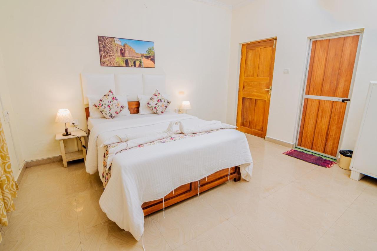 White House In Goa, Truly Amazing Experience Bed and Breakfast Saligao Eksteriør billede