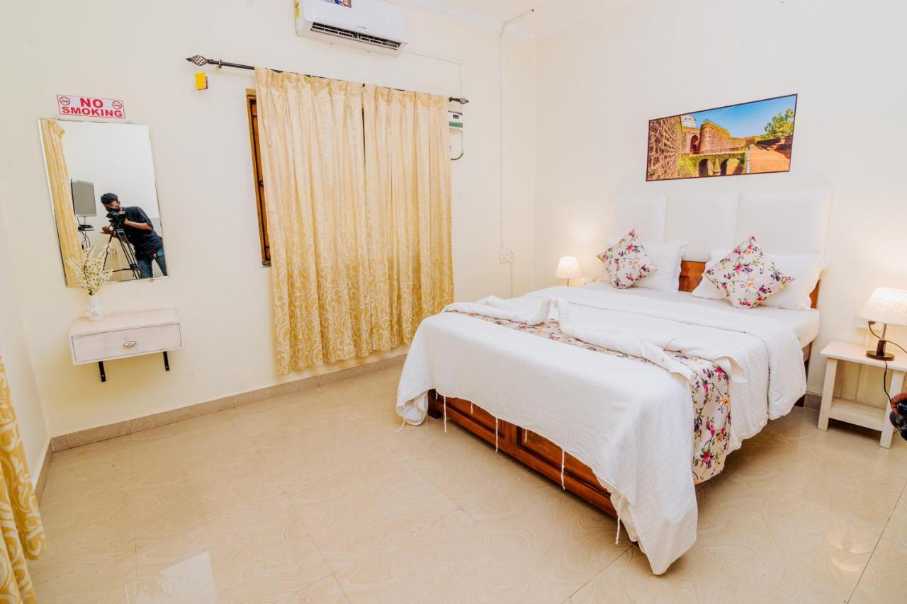White House In Goa, Truly Amazing Experience Bed and Breakfast Saligao Eksteriør billede