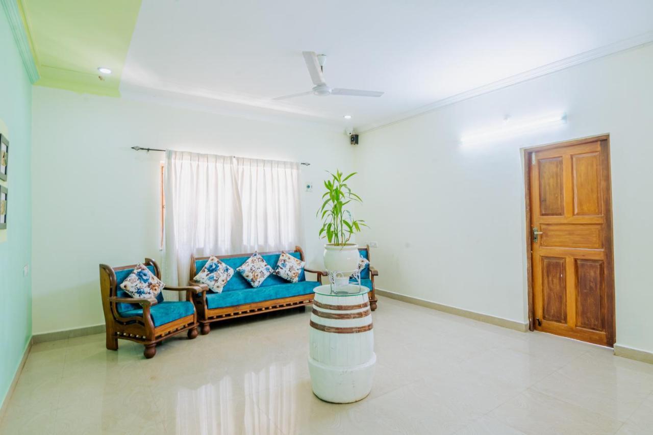 White House In Goa, Truly Amazing Experience Bed and Breakfast Saligao Eksteriør billede